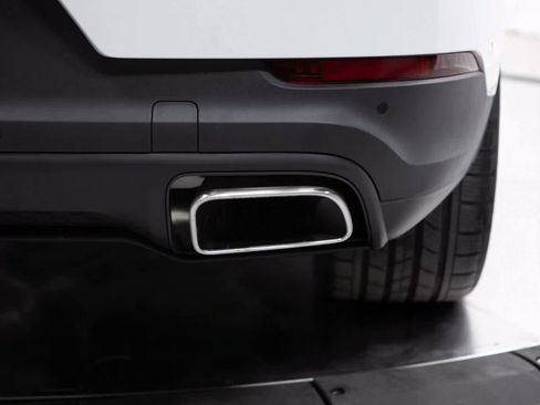 Certified 2025 Porsche Cayenne image 37