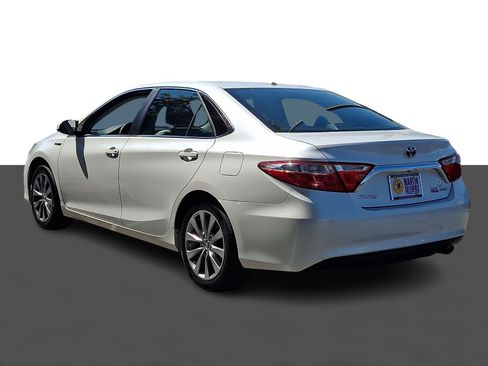 Used 2015 Toyota Camry XLE w/ Moonroof Package FWD image 4