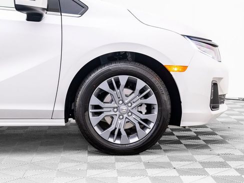 Certified 2026 Honda Odyssey Touring image 37