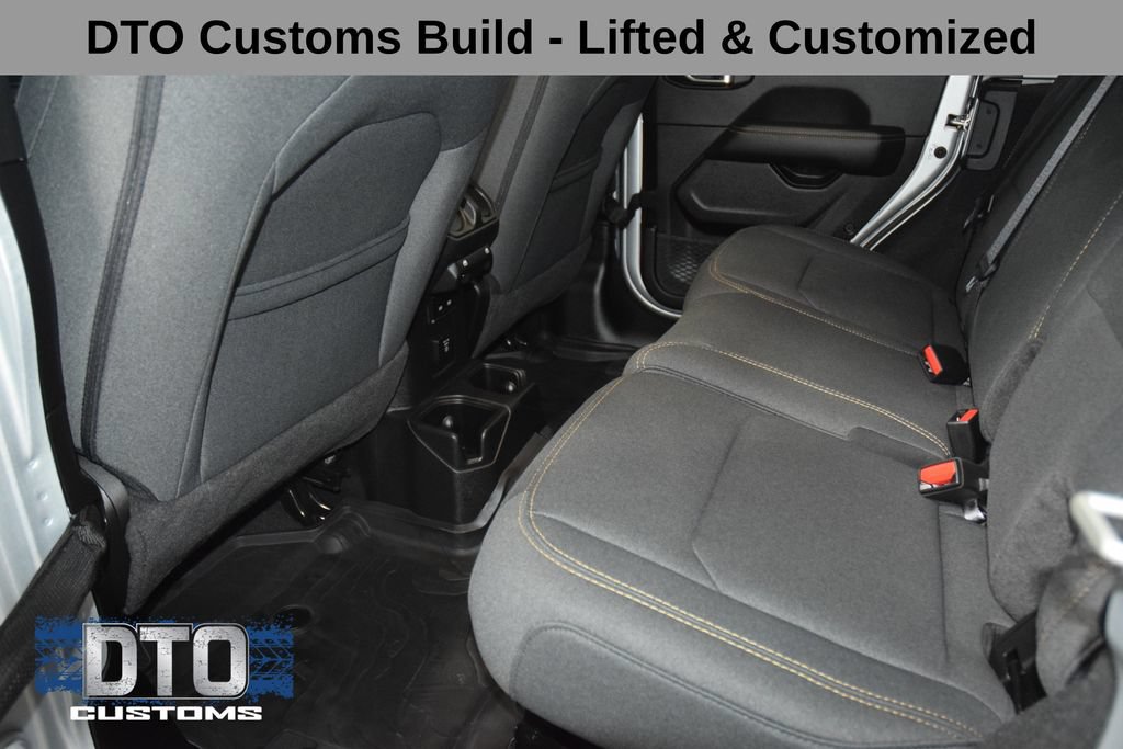 Used 2024 Jeep Wrangler Unlimited Sahara w/ Technology Group AWD/4WD image 39