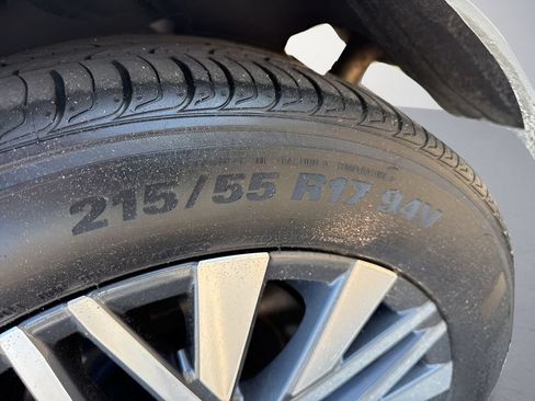 Used 2025 Nissan Altima 2.5 SV FWD image 30