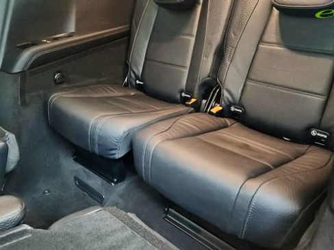 Used 2025 Mercedes-Benz GLS 450 4MATIC image 36