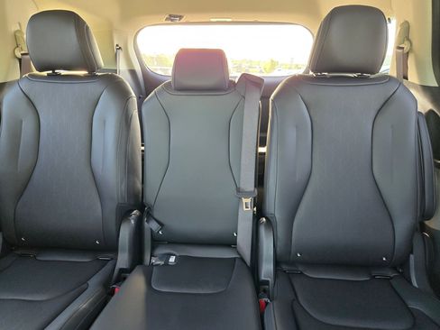 New 2026 Kia Carnival EX image 13