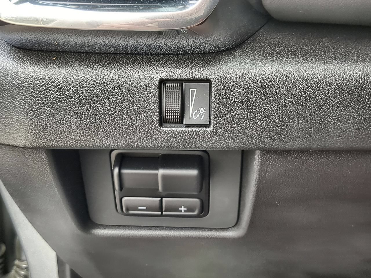 Used 2025 GMC Canyon Elevation RWD image 17
