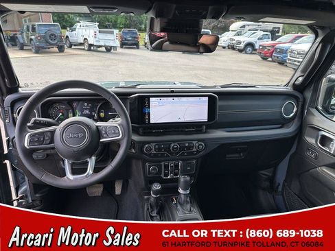 Used 2024 Jeep Wrangler Unlimited Sahara w/ Technology Group AWD/4WD image 21