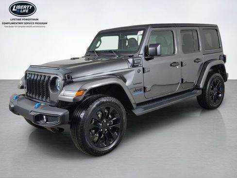 Used 2023 Jeep Wrangler Unlimited Sahara w/ Cold Weather Group AWD/4WD image 7
