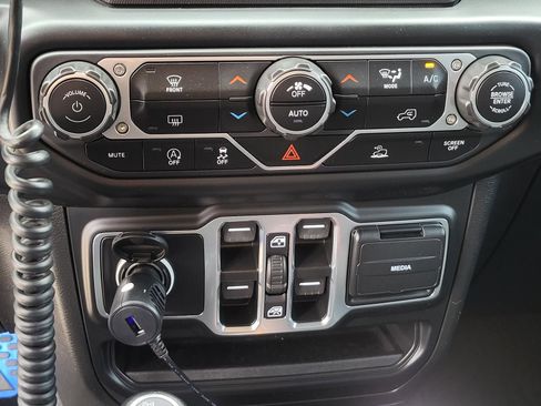 Used 2023 Jeep Wrangler Unlimited Sport AWD/4WD image 27