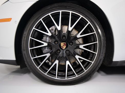 Certified 2025 Porsche Panamera 4 image 14