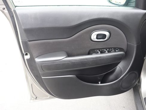 Used 2018 Kia Soul FWD image 9