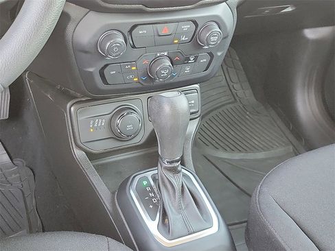 Used 2021 Jeep Renegade Sport w/ Sport Appearance Group image 17