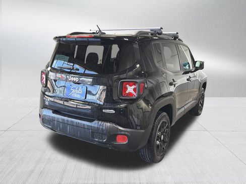 Used 2017 Jeep Renegade Latitude w/ Cold Weather Group AWD/4WD image 7