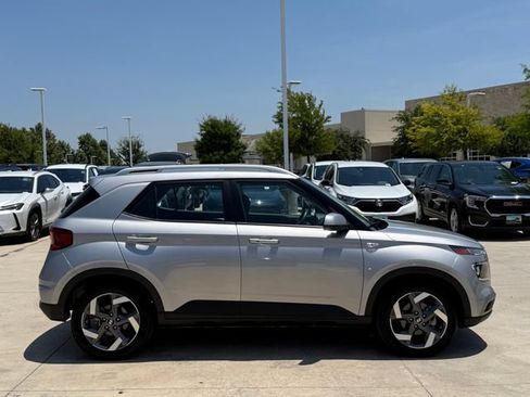Used 2025 Hyundai Venue SEL FWD image 5