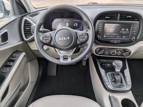 Certified 2025 Kia Soul LX w/ LX Technology Package FWD image 17