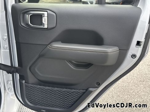 Certified 2024 Jeep Wrangler Sahara w/ Technology Group image 19