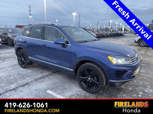 Used 2017 Volkswagen Touareg Wolfsburg Edition image 9