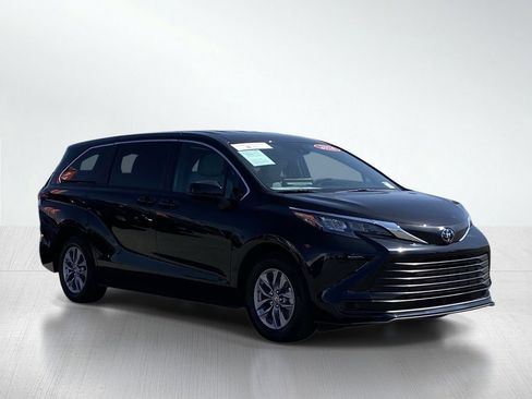 Certified 2026 Toyota Sienna LE FWD image 12
