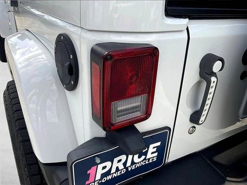 Used 2018 Jeep Wrangler Unlimited Rubicon AWD/4WD image 29