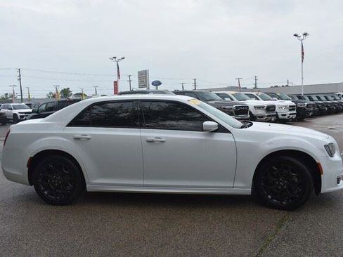 Used 2023 Chrysler 300 Touring L w/ Popular Equipment Group AWD/4WD image 9