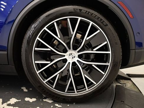 Used 2025 Porsche Macan 4S Electric image 16