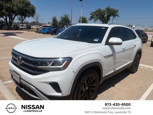 Used 2023 Volkswagen Atlas Cross Sport SE w/ Panoramic Sunroof Package FWD image 1