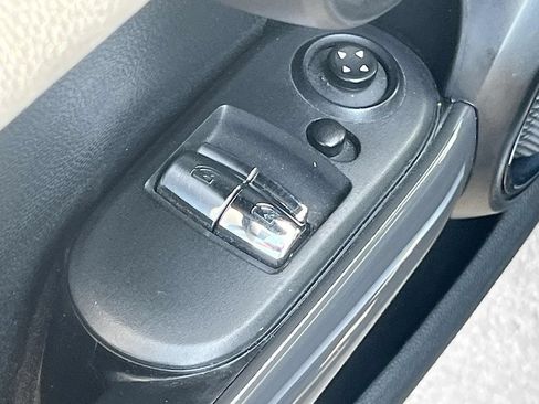 Used 2019 MINI Cooper 2-Door Hardtop FWD image 17