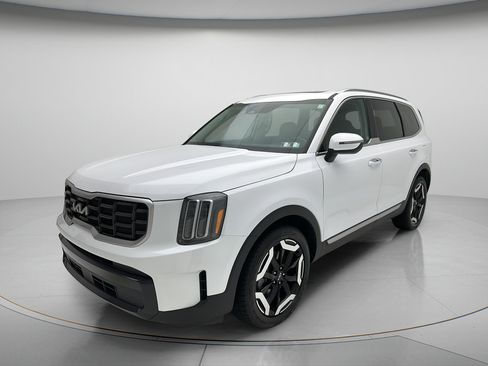 Used 2025 Kia Telluride S AWD/4WD image 3