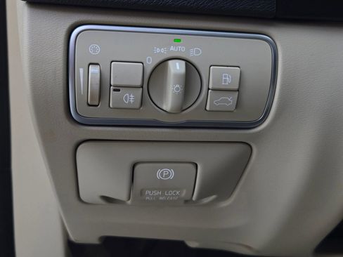 Used 2015 Volvo V60 T5 Premier image 30