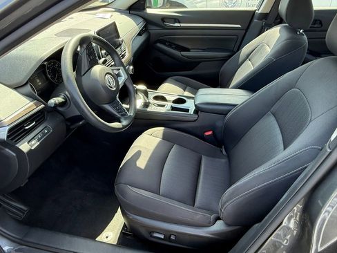 Used 2023 Nissan Altima 2.5 SV image 9