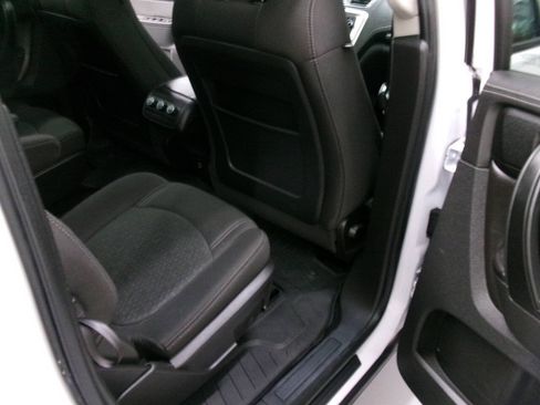 Used 2016 GMC Acadia SLE AWD/4WD image 29