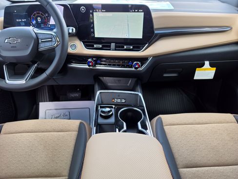 New 2026 Chevrolet Equinox ACTIV w/ Convenience Package III FWD image 18