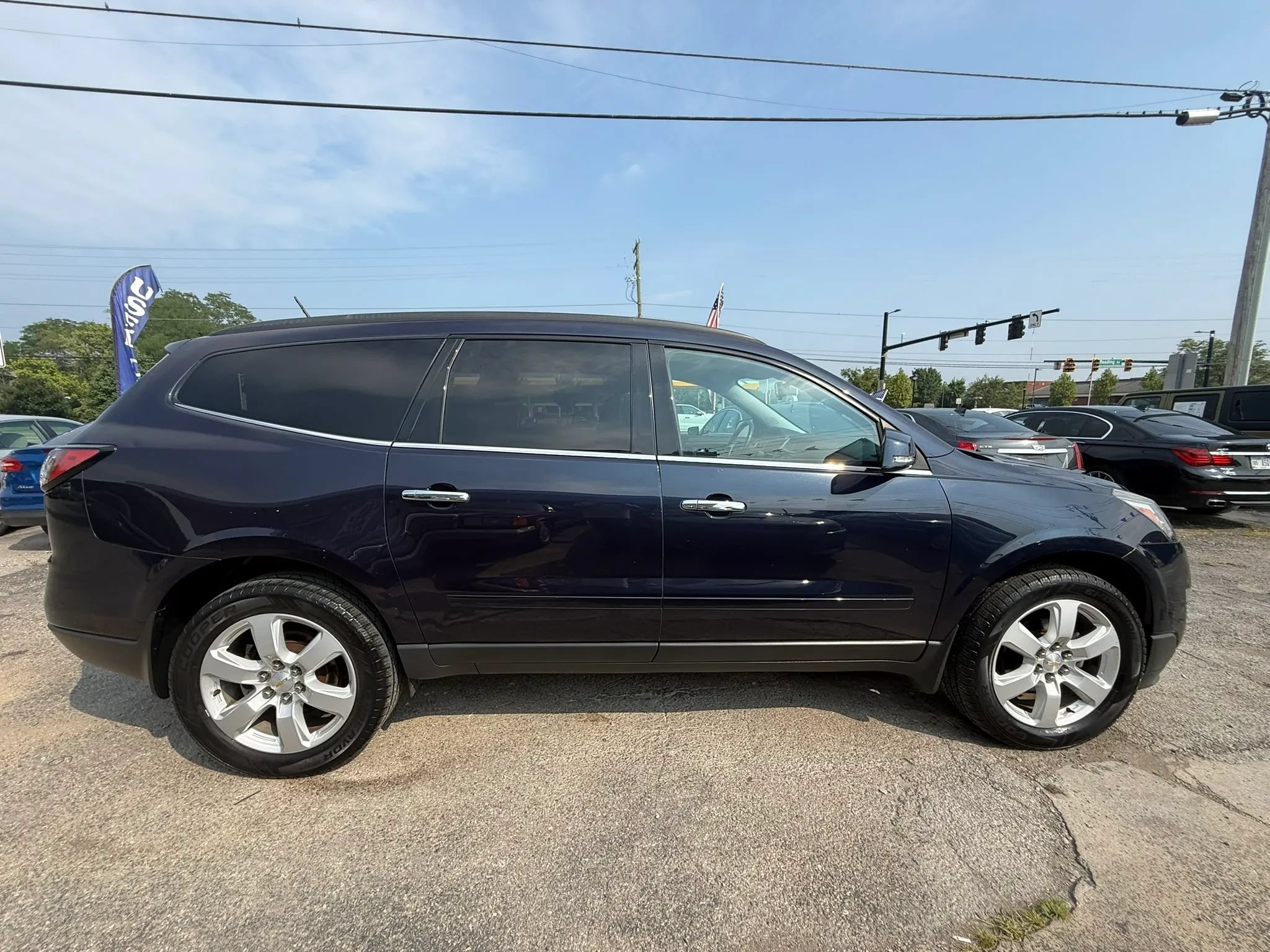 Used 2017 Chevrolet Traverse LT w/ Style and Technology Package FWD image 7