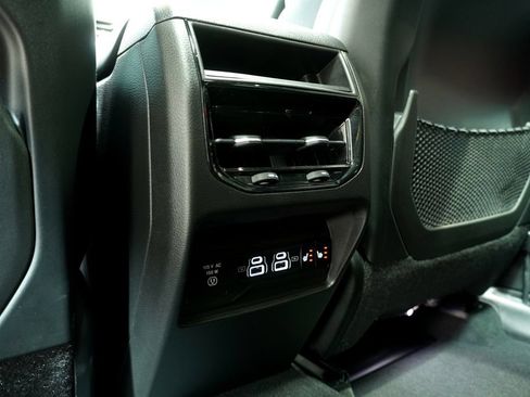 Used 2022 Jeep Grand Cherokee Overland AWD/4WD image 18