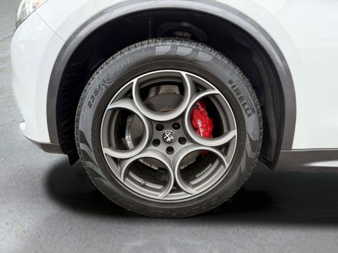 Used 2022 Alfa Romeo Stelvio Ti w/ Active Assist Plus Package image 18