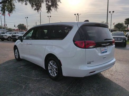 Used 2023 Chrysler Voyager LX FWD image 6