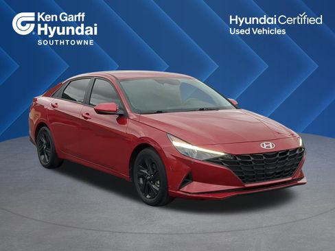 Used 2023 Hyundai Elantra SEL image 1