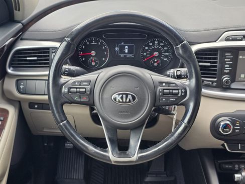 Used 2017 Kia Sorento AWD w/ LX Convenience Package image 13
