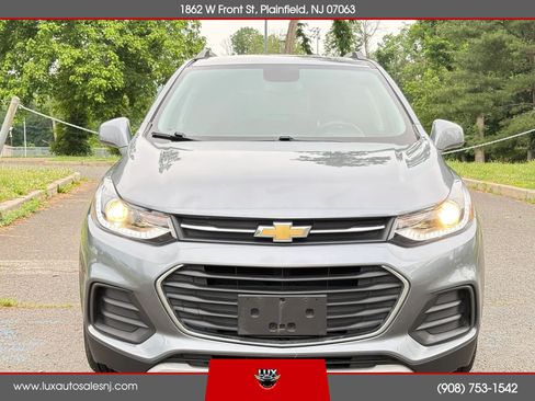 Used 2019 Chevrolet Trax LT w/ LT Convenience Package FWD image 3
