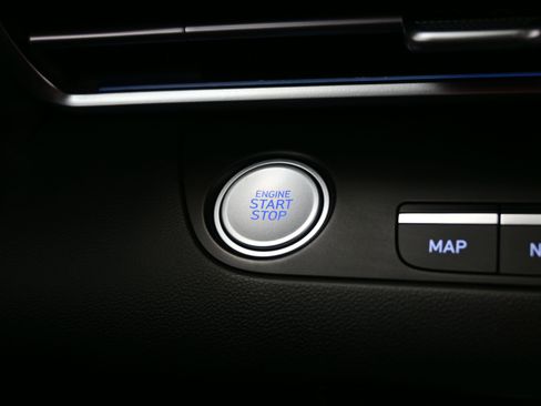 Certified 2023 Hyundai Elantra Limited w/ Preferred Accessory Package image 23