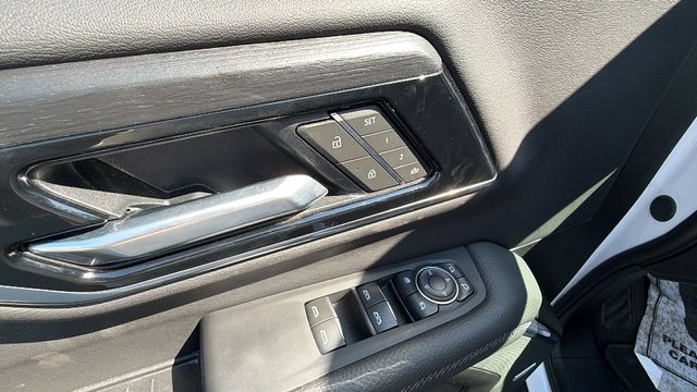 Certified 2025 GMC Yukon XL Denali AWD/4WD image 16