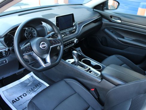 Used 2024 Nissan Altima 2.5 SV image 12