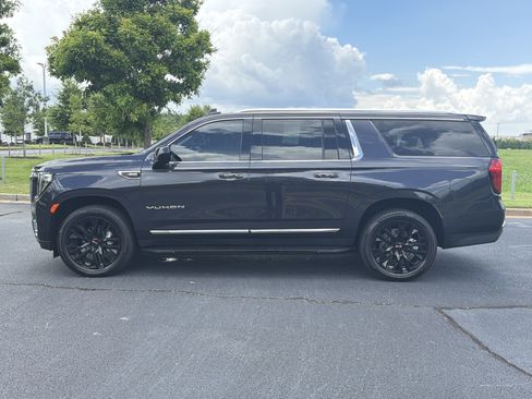 Used 2023 GMC Yukon XL SLT AWD/4WD image 6