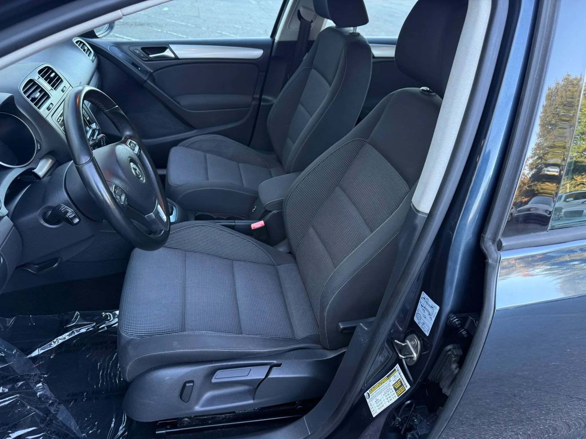 Used 2013 Volkswagen Golf 4-Door FWD image 18