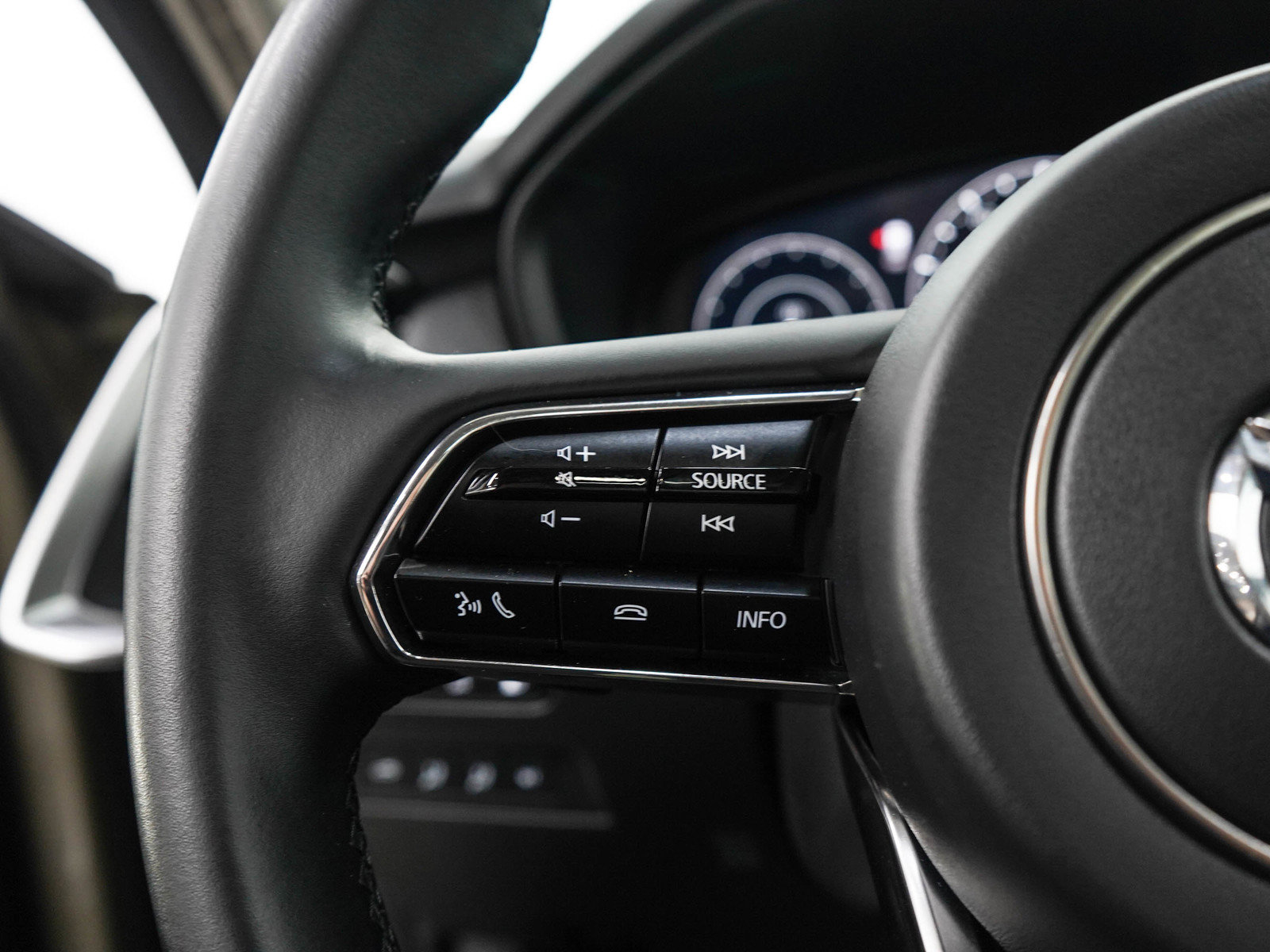 Certified 2025 MAZDA CX-70 Plug-In Hybrid w/ Premium Pkg AWD/4WD image 27
