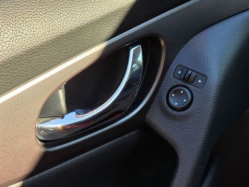 Used 2016 Nissan Rogue S image 30