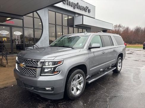 Used 2018 Chevrolet Suburban LT w/ LT Signature Package image 2