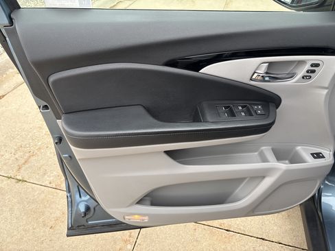 Used 2019 Honda Pilot Touring image 10