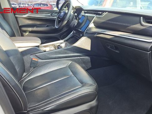 Used 2023 Jeep Grand Cherokee L Limited AWD/4WD image 12