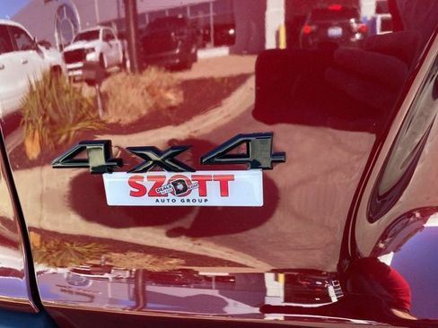 Used 2019 Jeep Cherokee Trailhawk w/ Cold Weather Group image 5