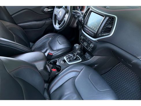 Used 2014 Jeep Cherokee Trailhawk w/ Comfort/Convenience Group AWD/4WD image 18