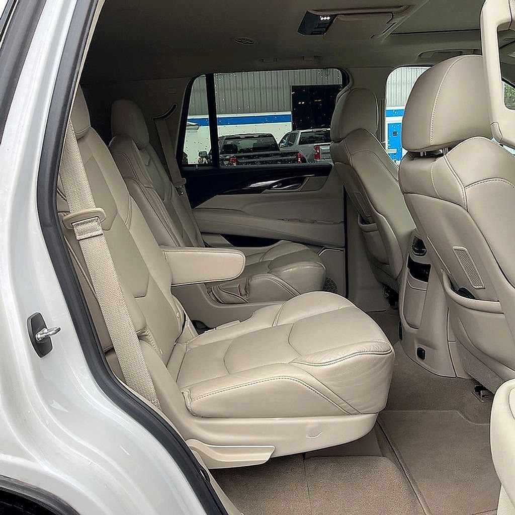 Used 2018 Cadillac Escalade Luxury AWD/4WD image 33